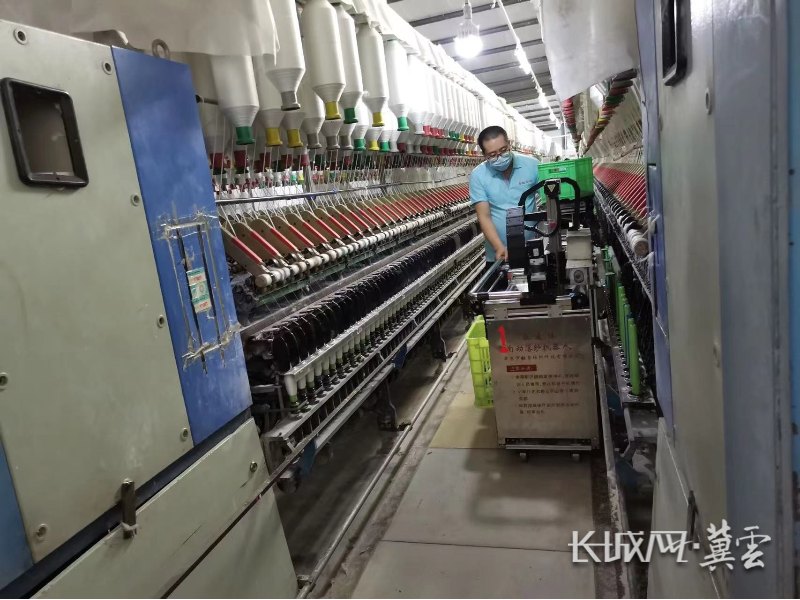 辛集市圣虹纺纱厂自主研发的自动落纱机器人获国家专利